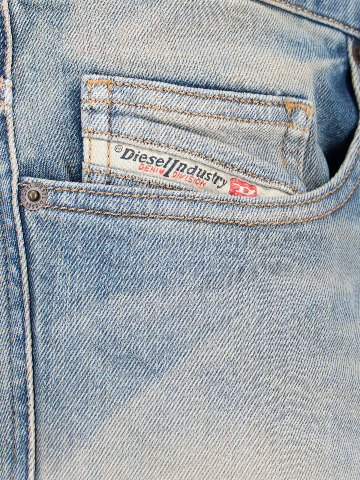 Diesel Jeans bootcut-Pantaloni flare-Diesel-Jeans bootcut Diesel, in denim azzurro, passanti cintura, chiusura bottoni, design cinque tasche, dettaglio patch logo applicata retro, gamba svasata.-Dresso