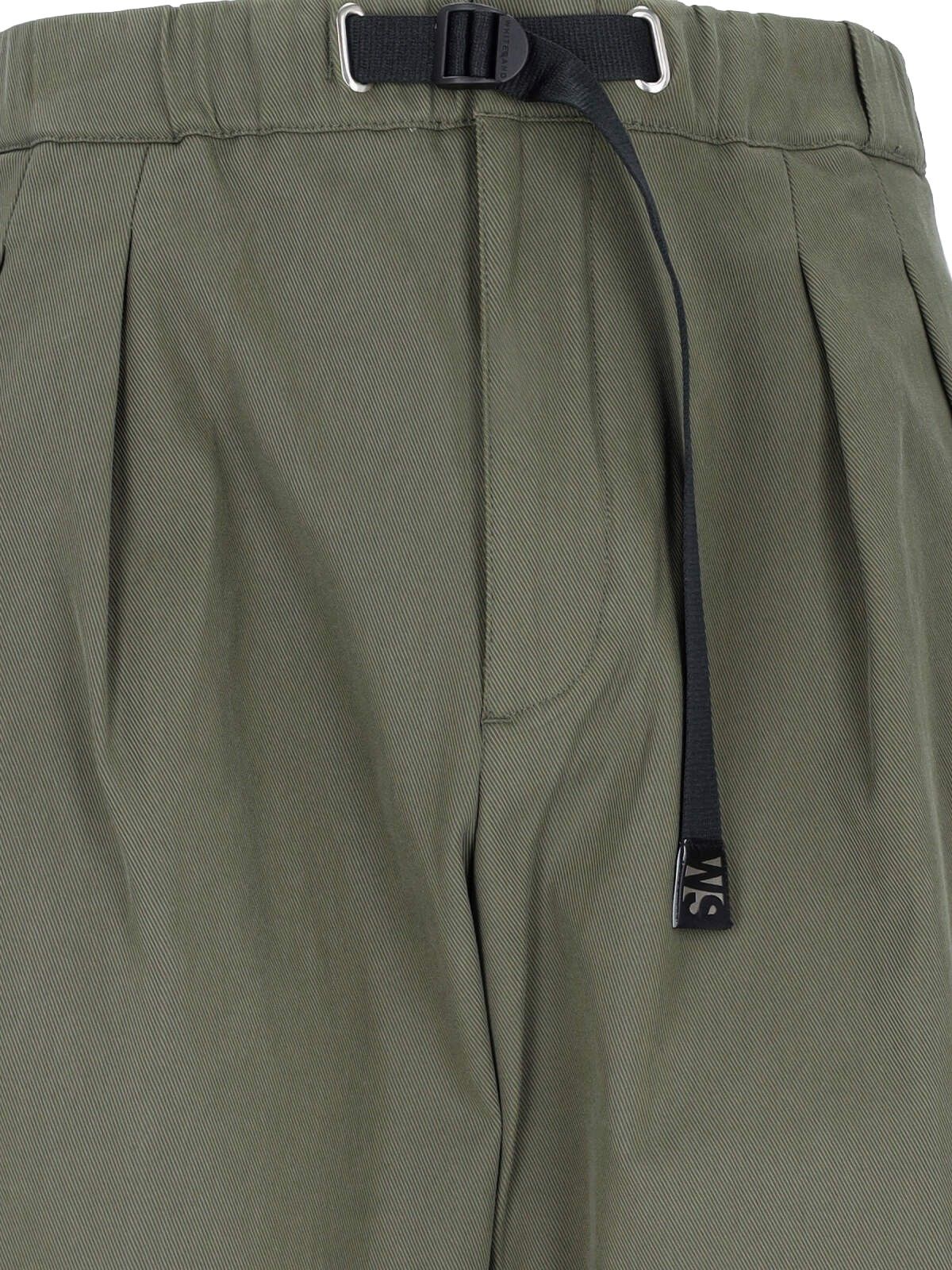 Pantaloni ampi con cintura