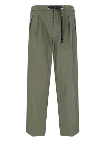 Pantaloni ampi con cintura