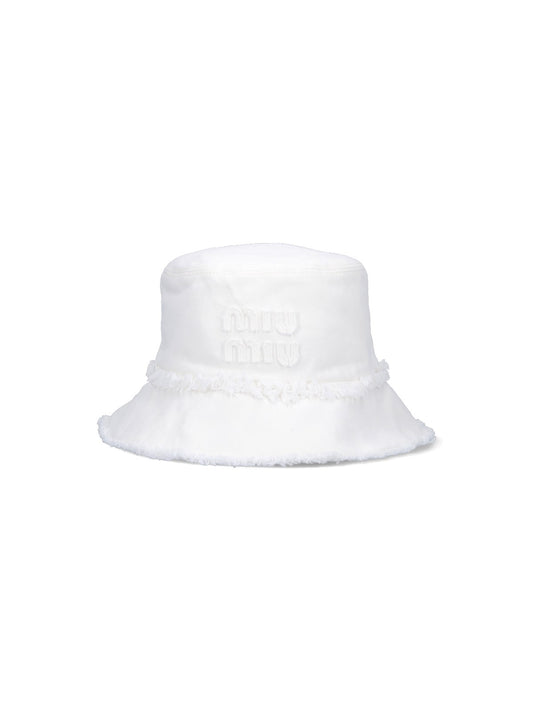 miu miu cappello bucket logo-cappelli-Miu Miu-cappello bucket logo miu miu, in cotone bianco, dettagli sfrangiati, logo tono su tono fronte. codice prodotto 5hc196 2cl4f0009 composizione: 100% cotone made in: italia - Dresso