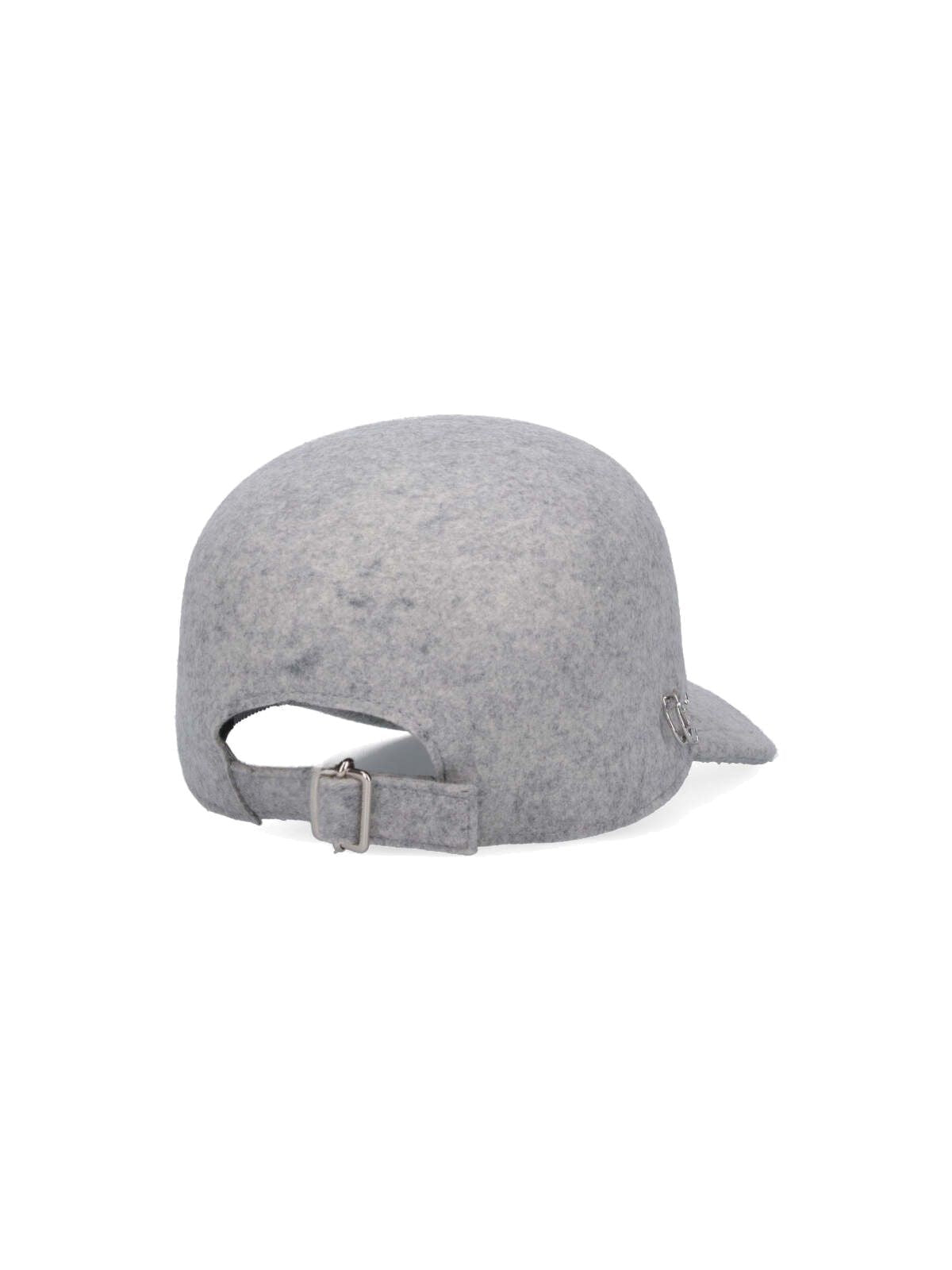 Cappello baseball con spilla