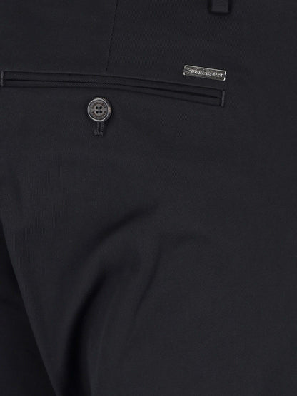 Pantaloni slim