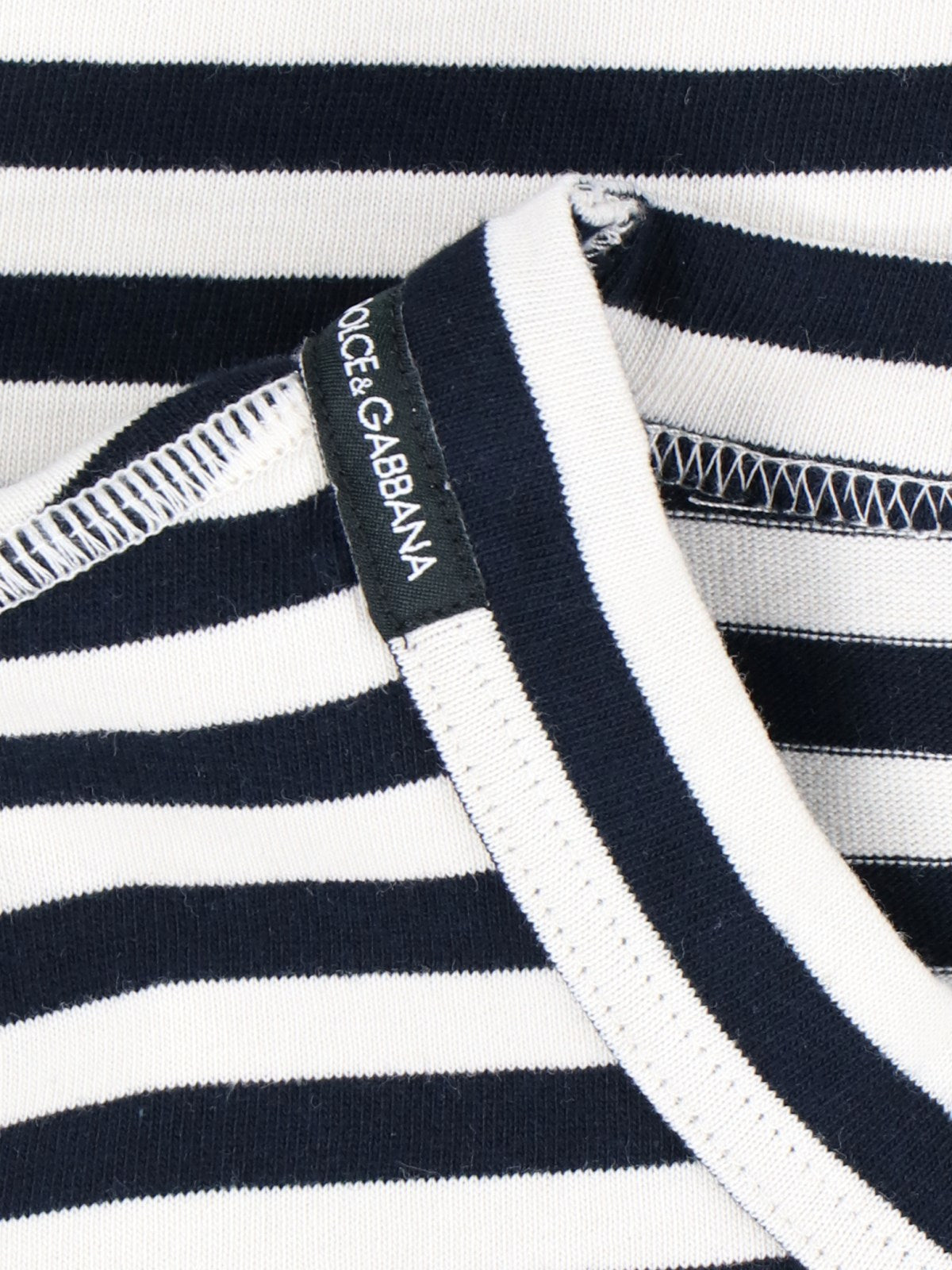 Dolce & Gabbana T-Shirt a righe logo-t-shirt-Dolce & Gabbana-T-shirt a righe logo Dolce & Gabbana, in cotone nero, pattern a righe con dettagli panna, girocollo, maniche corte, stampa logo bianco fronte, orlo dritto.-Dresso