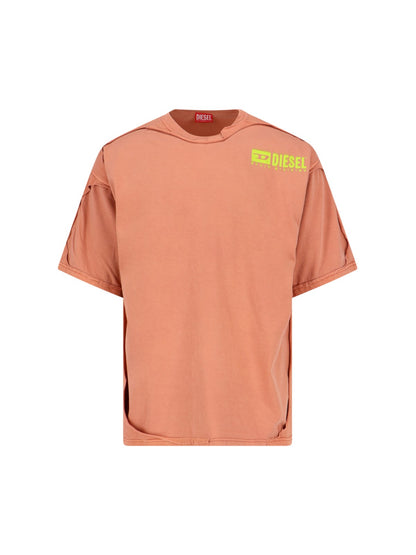 Diesel T-Shirt "t-box-dbl"-t-shirt-Diesel-T-shirt "t-box-dbl" Diesel, in cotone arancione, girocollo, maniche corte, dettagli destroyed, stampa logo verde fronte, orlo dritto.-Dresso