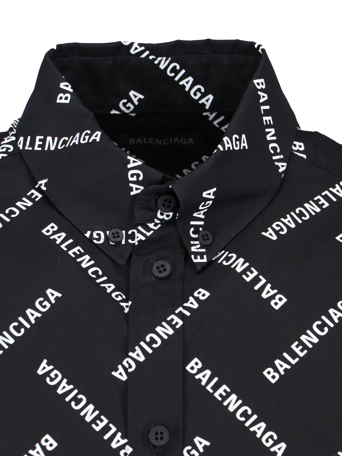 Balenciaga Camicia logo all-over-camicie-Balenciaga-Camicia logo all-over Balenciaga, in cotone nero, logo bianco all-over, colletto button-down, maniche corte, orlo curvo.-Dresso