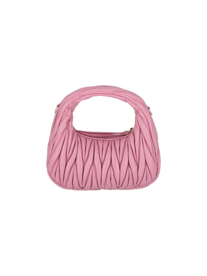 miu miu borsa mini "hobo wander"-borse mini-Miu Miu-borsa mini "hobo wander" miu miu, in pelle rosa, un manico superiore, chiusura zip, logo metallico dorato fronte, tracolla regolabile rimovibile, scomparto interno unico. codice prodotto 5bp078 ooo n88f0638 composizione: 100% pelle dimensioni/vestibilità: a 14 x l 17.5 x p 5.5 cm made in: italia - Dresso