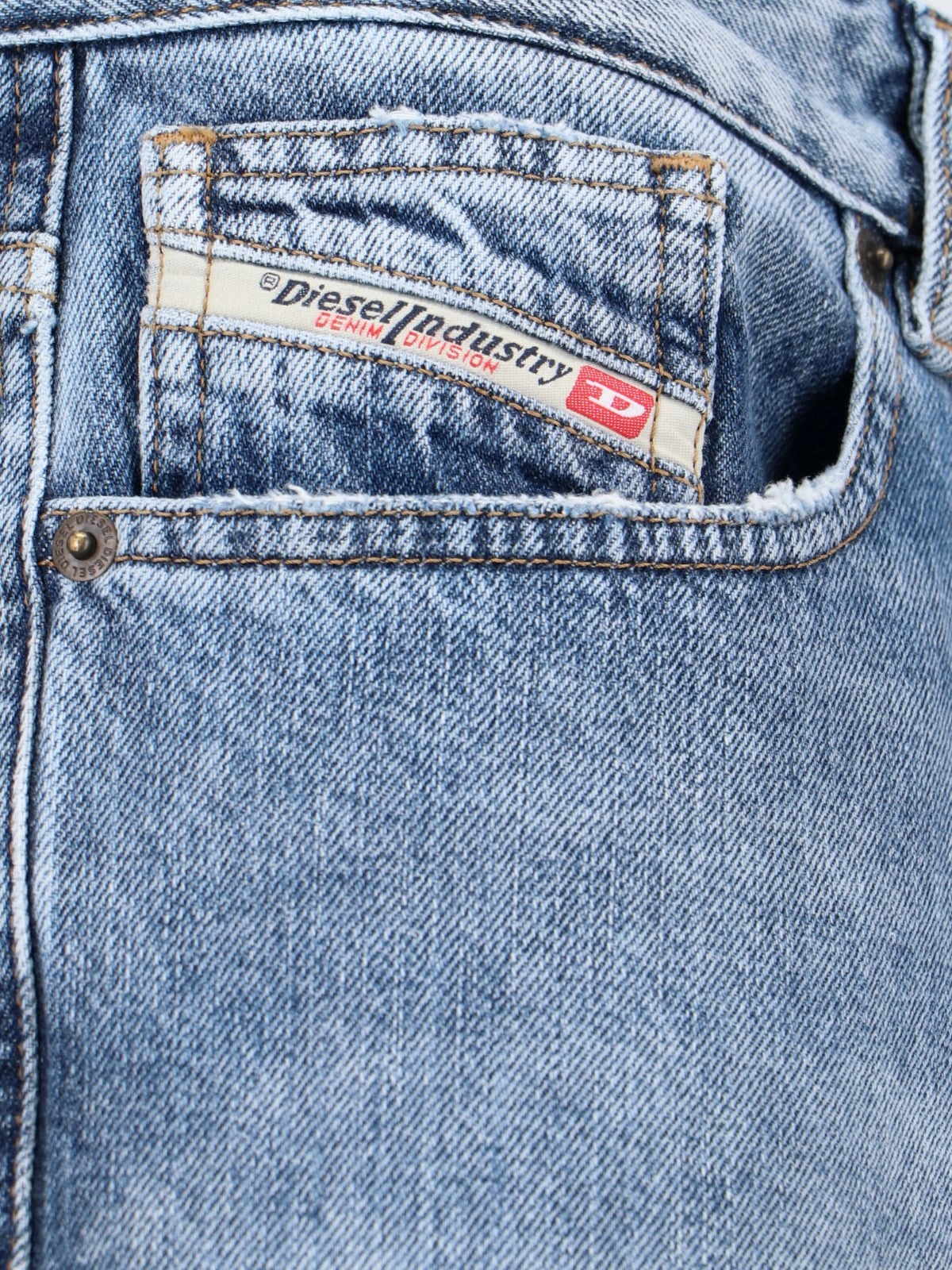 Diesel Jeans palazzo-Pantaloni flare-Diesel-Jeans palazzo Diesel, in denim blu, passanti cintura, chiusura bottoni, design cinque tasche, dettaglio patch logo applicata retro, gamba ampia.-Dresso