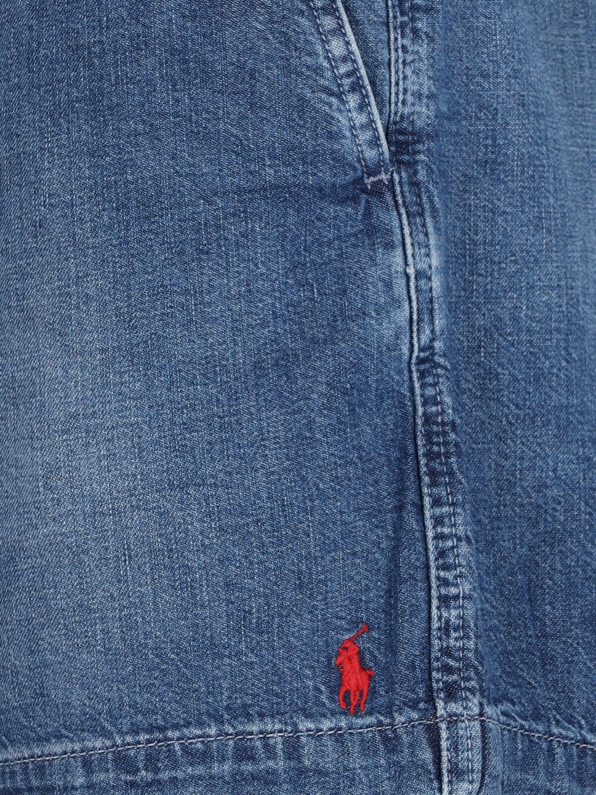 Polo Ralph Lauren Pantaloncini denim logo-Short-Polo Ralph Lauren-Pantaloncini denim logo Polo Ralph Lauren, in cotone blu, dettagli usured, vita elasticizzata, chiusura coulisse, due tasche laterali, due tasche a filetto retro, ricamo logo rosso laterale.-Dresso