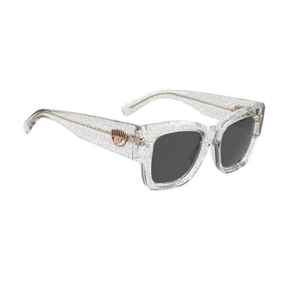 Cf 7023/s MXV/IR GLITTER SLVR-Occhiali da sole-Chiara Ferragni-La collezione di occhiali di Chiara Ferragni rappresenta un'armoniosa fusione di stile e creatività. Questi occhiali, ideati dalla celebre influencer, sono curati nei minimi dettagli e caratterizzati da un design cool, chic e all'avanguardia. Questo modello presenta una montatura oversize dalla forma squadrata. Le aste decorate con l'oversized eyelike ed il motivo 3D sono perfettamente equilibrati da una sofisticata stella in metallo sul frontal