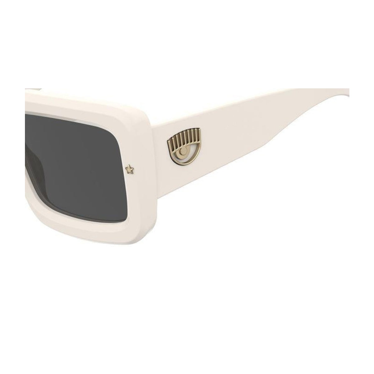 Cf 7022/s VK6/IR-Occhiali da sole-Chiara Ferragni-La collezione di occhiali di Chiara Ferragni rappresenta un'armoniosa fusione di stile e creatività. Questi occhiali, ideati dalla celebre influencer, sono curati nei minimi dettagli e caratterizzati da un design cool, chic e all'avanguardia. Il modello BOSSY EYE audace e appariscente presenta una forma squadrata con l'iconico logo eyelike inciso sull'asta e una delicata stella sul frontale. La lavorazione ad effetto 3D dei bordi della montatura enfatizza la