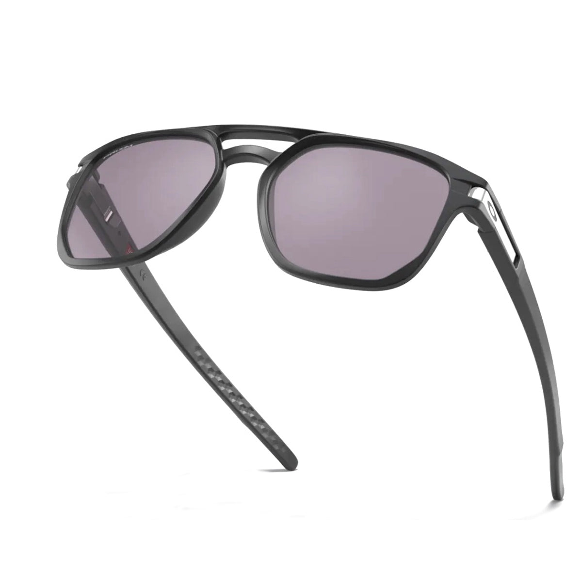 OO9436 943601-Occhiali da sole-Oakley-Un occhiale che rimane sportivo nella sua essenza, dinamico con il suo frontale squadrato e il ponte a chiave. Oakley Latch Beta è realizzato in un materiale esclusivo chiamato O-Metter, leggero, comodo e resistente che vi permetterà di portare con voi in ogni situazione questi occhiali. Le lenti si presentano in una versione esclusiva di Oakley, ossia Prizm, una lente tecnologica in grado di ottimizzare i colori, rendendo i dettagli perfetti ed i contrasti potenziati. 