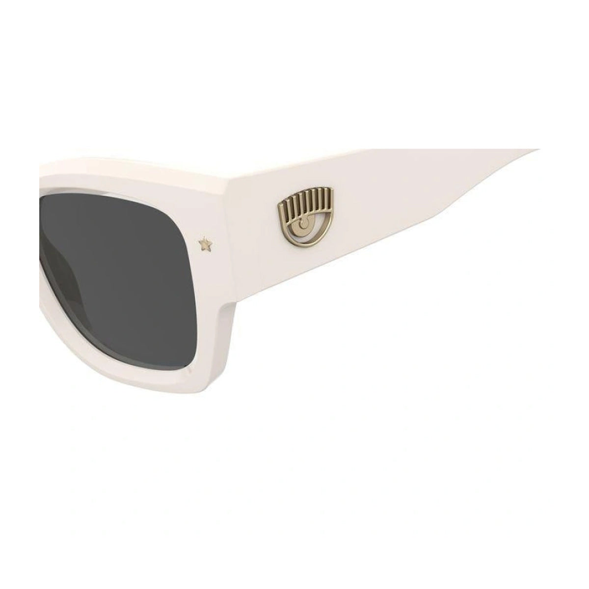 Cf 7023/s VK6/IR-Occhiali da sole-Chiara Ferragni-La collezione di occhiali di Chiara Ferragni rappresenta un'armoniosa fusione di stile e creatività. Questi occhiali, ideati dalla celebre influencer, sono curati nei minimi dettagli e caratterizzati da un design cool, chic e all'avanguardia. Questo modello presenta una montatura oversize dalla forma squadrata. Le aste decorate con l'oversized eyelike ed il motivo 3D sono perfettamente equilibrati da una sofisticata stella in metallo sul frontale. - Dresso